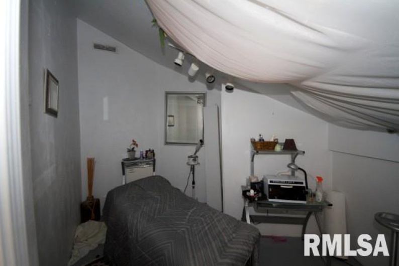 1111 WALNUT Street, Carbondale, Illinois 62901, 0 , 0 ,0,Commercial Sale,For Sale,WALNUT,0,RMAEB444652
