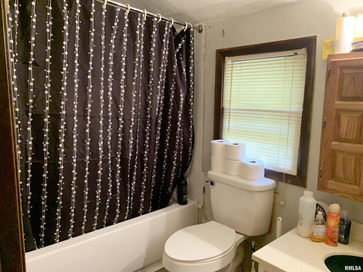 194 Villa Knoll Pase Street, Carbondale, Illinois 62901, 0 , 0 ,0,Residential Income,For Sale,Villa Knoll Pase,0,RMAEB446592