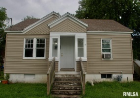 720 Carico Street, Carbondale, Illinois 62901, 2 Bedrooms Bedrooms, 0 ,1 BathroomBathrooms,Residential,For Sale,Carico,0,RMAEB449979
