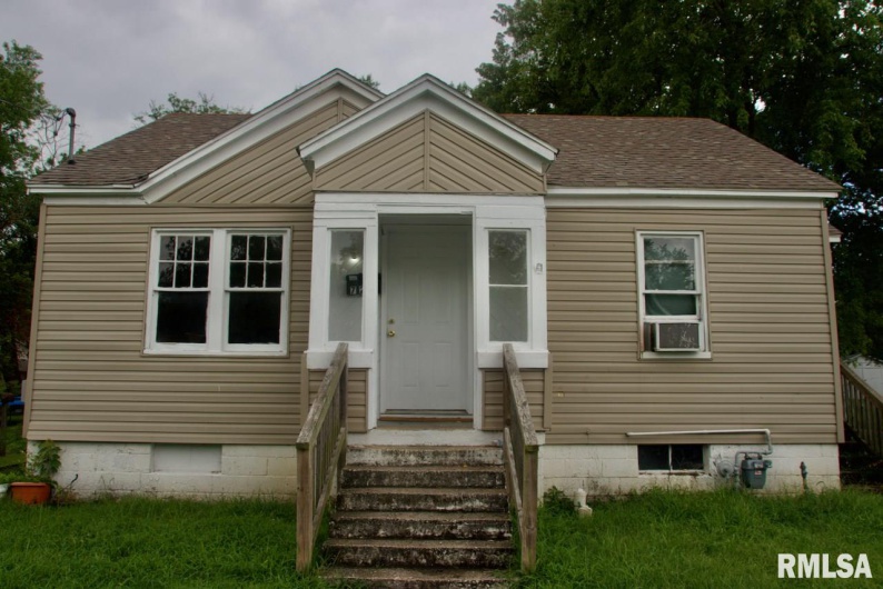 720 Carico Street, Carbondale, Illinois 62901, 2 Bedrooms Bedrooms, 0 ,1 BathroomBathrooms,Residential,For Sale,Carico,0,RMAEB449979