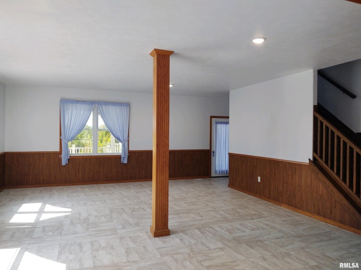 6215 Buncombe Road, Vienna, Illinois 62995, 7 Bedrooms Bedrooms, 0 ,3 BathroomsBathrooms,Residential,For Sale,Buncombe,0,RMAEB450075