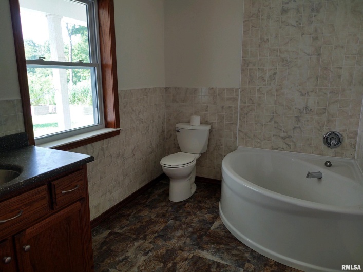 6215 Buncombe Road, Vienna, Illinois 62995, 7 Bedrooms Bedrooms, 0 ,3 BathroomsBathrooms,Residential,For Sale,Buncombe,0,RMAEB450075