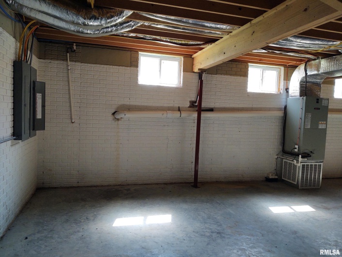 6215 Buncombe Road, Vienna, Illinois 62995, 7 Bedrooms Bedrooms, 0 ,3 BathroomsBathrooms,Residential,For Sale,Buncombe,0,RMAEB450075