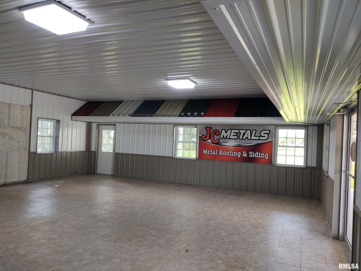 6215 Buncombe Road, Vienna, Illinois 62995, 7 Bedrooms Bedrooms, 0 ,3 BathroomsBathrooms,Residential,For Sale,Buncombe,0,RMAEB450075