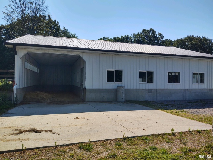 6215 Buncombe Road, Vienna, Illinois 62995, 7 Bedrooms Bedrooms, 0 ,3 BathroomsBathrooms,Residential,For Sale,Buncombe,0,RMAEB450075