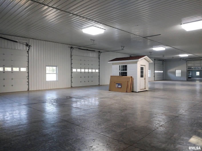 6215 Buncombe Road, Vienna, Illinois 62995, 7 Bedrooms Bedrooms, 0 ,3 BathroomsBathrooms,Residential,For Sale,Buncombe,0,RMAEB450075