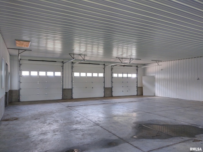 6215 Buncombe Road, Vienna, Illinois 62995, 7 Bedrooms Bedrooms, 0 ,3 BathroomsBathrooms,Residential,For Sale,Buncombe,0,RMAEB450075