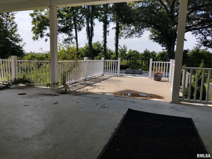 6215 Buncombe Road, Vienna, Illinois 62995, 7 Bedrooms Bedrooms, 0 ,3 BathroomsBathrooms,Residential,For Sale,Buncombe,0,RMAEB450075