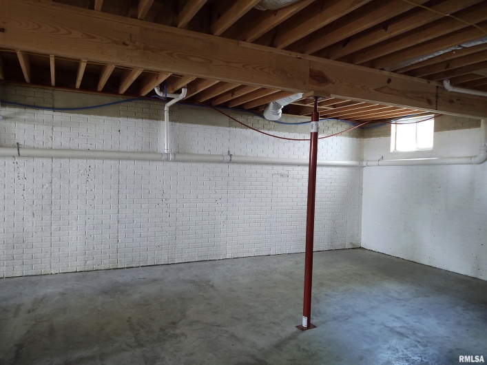 6215 Buncombe Road, Vienna, Illinois 62995, 7 Bedrooms Bedrooms, 0 ,3 BathroomsBathrooms,Residential,For Sale,Buncombe,0,RMAEB450075