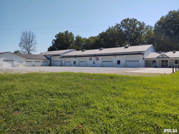 6215 Buncombe Road, Vienna, Illinois 62995, 7 Bedrooms Bedrooms, 0 ,3 BathroomsBathrooms,Residential,For Sale,Buncombe,0,RMAEB450075