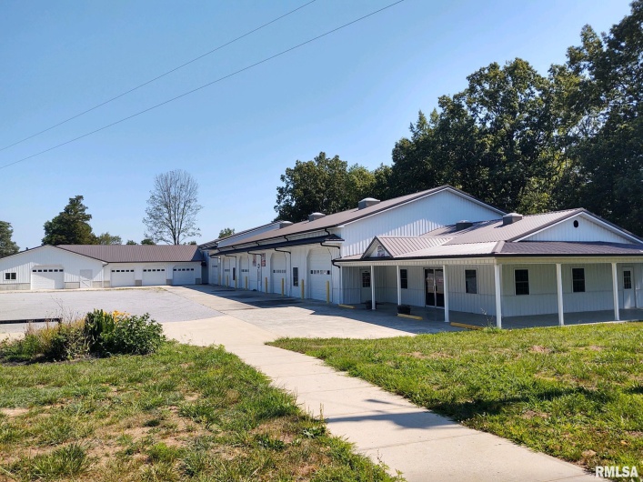 6215 Buncombe Road, Vienna, Illinois 62995, 7 Bedrooms Bedrooms, 0 ,3 BathroomsBathrooms,Residential,For Sale,Buncombe,0,RMAEB450075