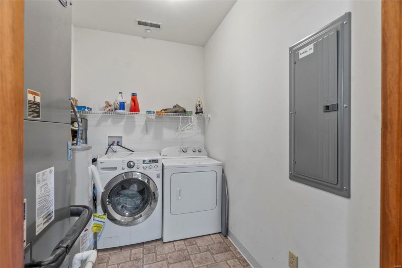 115 Water Street, Cape Girardeau, Missouri 63701, 1 Bedroom Bedrooms, 5 Rooms Rooms,1 BathroomBathrooms,Residential,For Sale,Water,MAR23050102