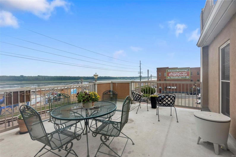 115 Water Street, Cape Girardeau, Missouri 63701, 1 Bedroom Bedrooms, 5 Rooms Rooms,1 BathroomBathrooms,Residential,For Sale,Water,MAR23050102