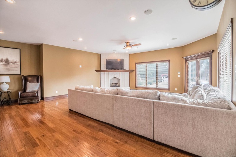 6708 Brown Lane, Poplar Bluff, Missouri 63901, 6 Bedrooms Bedrooms, 21 Rooms Rooms,6 BathroomsBathrooms,Residential,For Sale,Brown,MAR23056382
