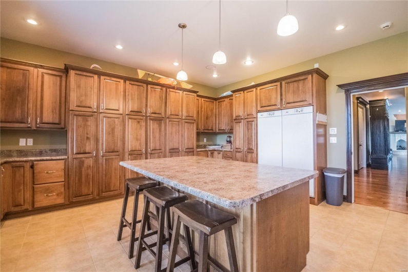 6708 Brown Lane, Poplar Bluff, Missouri 63901, 6 Bedrooms Bedrooms, 21 Rooms Rooms,6 BathroomsBathrooms,Residential,For Sale,Brown,MAR23056382