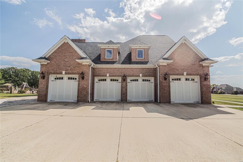 6708 Brown Lane, Poplar Bluff, Missouri 63901, 6 Bedrooms Bedrooms, 21 Rooms Rooms,6 BathroomsBathrooms,Residential,For Sale,Brown,MAR23056382