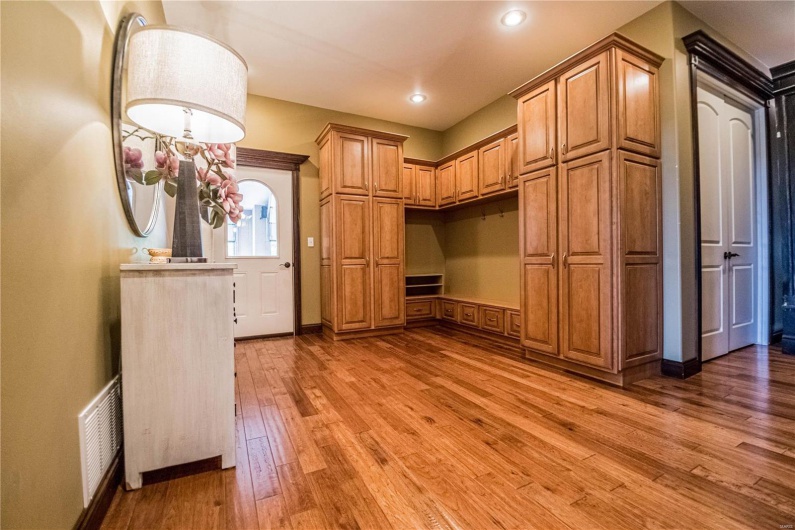 6708 Brown Lane, Poplar Bluff, Missouri 63901, 6 Bedrooms Bedrooms, 21 Rooms Rooms,6 BathroomsBathrooms,Residential,For Sale,Brown,MAR23056382