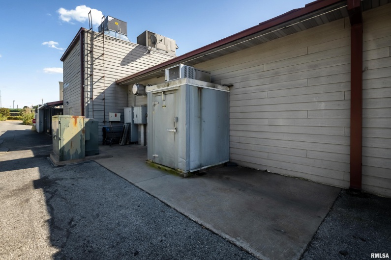 2700 17TH Street, Marion, Illinois 62959, 0 , 0 ,0,Commercial Sale,For Sale,17TH,0,RMAEB450911