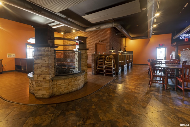 2700 17TH Street, Marion, Illinois 62959, 0 , 0 ,0,Commercial Sale,For Sale,17TH,0,RMAEB450911