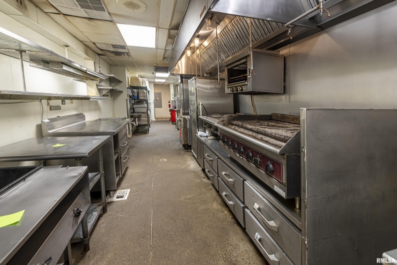 2700 17TH Street, Marion, Illinois 62959, 0 , 0 ,0,Commercial Sale,For Sale,17TH,0,RMAEB450911