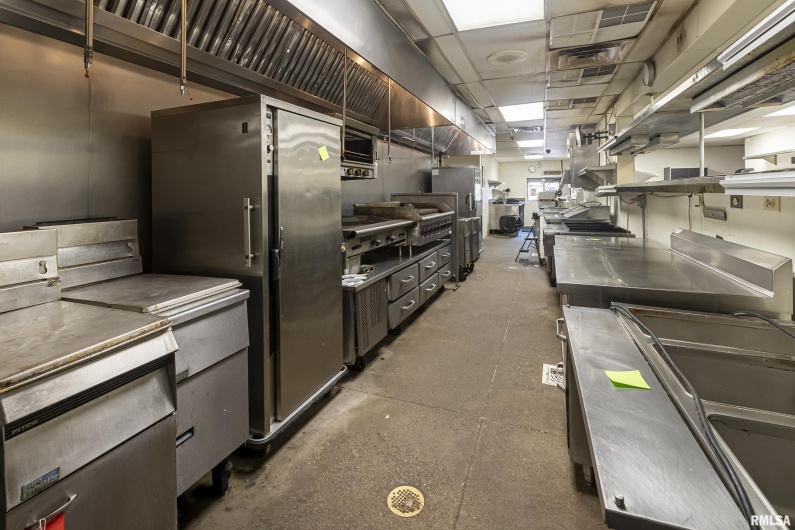 2700 17TH Street, Marion, Illinois 62959, 0 , 0 ,0,Commercial Sale,For Sale,17TH,0,RMAEB450911