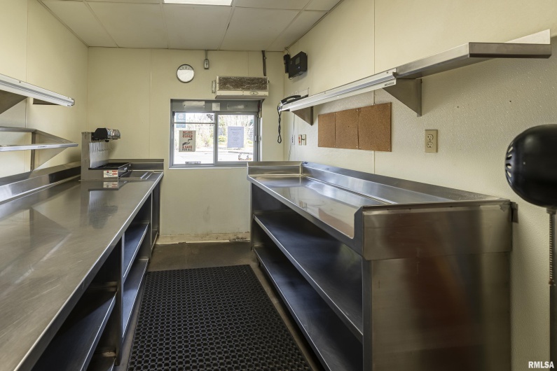 2700 17TH Street, Marion, Illinois 62959, 0 , 0 ,0,Commercial Sale,For Sale,17TH,0,RMAEB450911