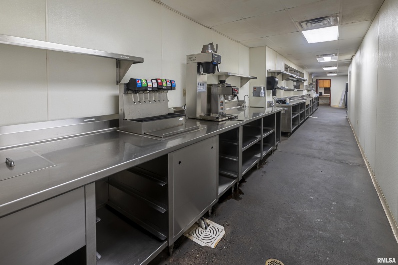2700 17TH Street, Marion, Illinois 62959, 0 , 0 ,0,Commercial Sale,For Sale,17TH,0,RMAEB450911