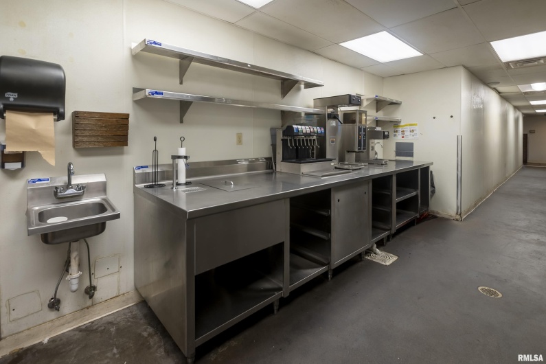2700 17TH Street, Marion, Illinois 62959, 0 , 0 ,0,Commercial Sale,For Sale,17TH,0,RMAEB450911