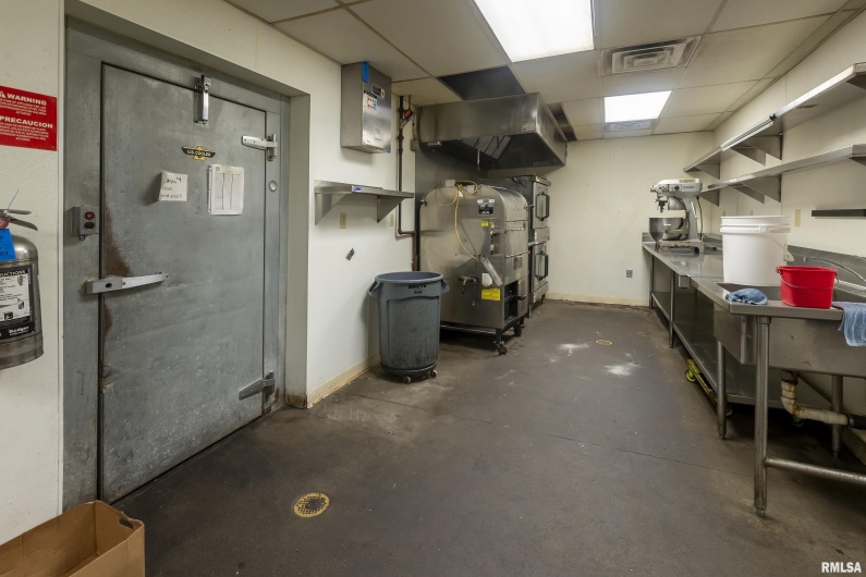2700 17TH Street, Marion, Illinois 62959, 0 , 0 ,0,Commercial Sale,For Sale,17TH,0,RMAEB450911