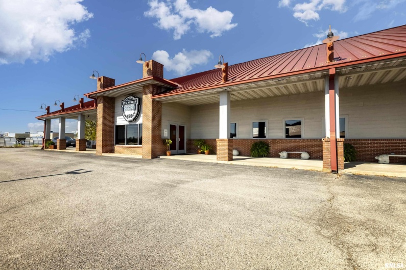 2700 17TH Street, Marion, Illinois 62959, 0 , 0 ,0,Commercial Sale,For Sale,17TH,0,RMAEB450911
