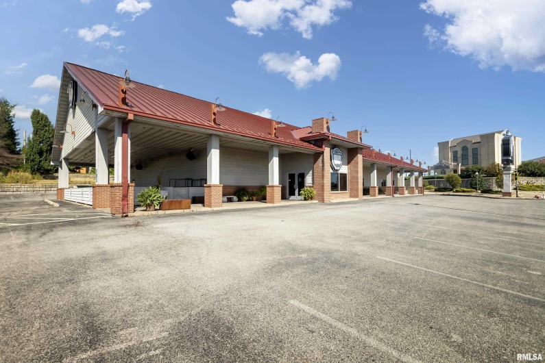 2700 17TH Street, Marion, Illinois 62959, 0 , 0 ,0,Commercial Sale,For Sale,17TH,0,RMAEB450911