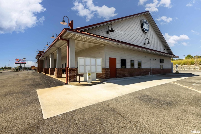 2700 17TH Street, Marion, Illinois 62959, 0 , 0 ,0,Commercial Sale,For Sale,17TH,0,RMAEB450911