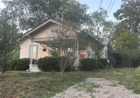 1409 Spring Street, Poplar Bluff, Missouri 63901, 3 Bedrooms Bedrooms, 8 Rooms Rooms,1 BathroomBathrooms,Residential,For Sale,Spring Street,MAR23061738