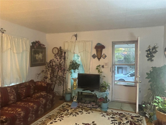 1409 Spring Street, Poplar Bluff, Missouri 63901, 3 Bedrooms Bedrooms, 8 Rooms Rooms,1 BathroomBathrooms,Residential,For Sale,Spring Street,MAR23061738