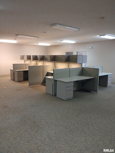 812 SKYLINE Drive, Marion, Illinois 62959, 0 , 0 ,0,Commercial Lease,For Sale,SKYLINE,0,RMAEB451177