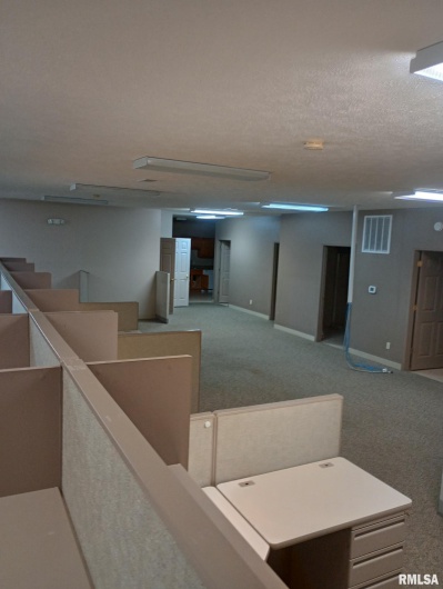 812 SKYLINE Drive, Marion, Illinois 62959, 0 , 0 ,0,Commercial Lease,For Sale,SKYLINE,0,RMAEB451177