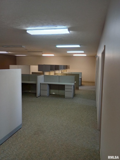 812 SKYLINE Drive, Marion, Illinois 62959, 0 , 0 ,0,Commercial Lease,For Sale,SKYLINE,0,RMAEB451177