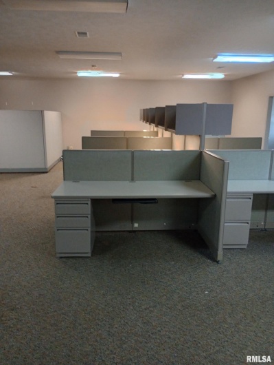 812 SKYLINE Drive, Marion, Illinois 62959, 0 , 0 ,0,Commercial Lease,For Sale,SKYLINE,0,RMAEB451177