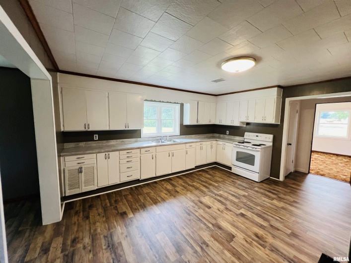 17064 Old Frankfort Road, Johnston City, Illinois 62951, 5 Bedrooms Bedrooms, 0 ,2 BathroomsBathrooms,Residential,For Sale,Old Frankfort,0,RMAEB451336