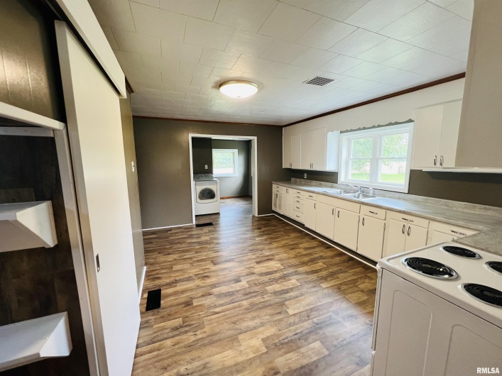 17064 Old Frankfort Road, Johnston City, Illinois 62951, 5 Bedrooms Bedrooms, 0 ,2 BathroomsBathrooms,Residential,For Sale,Old Frankfort,0,RMAEB451336