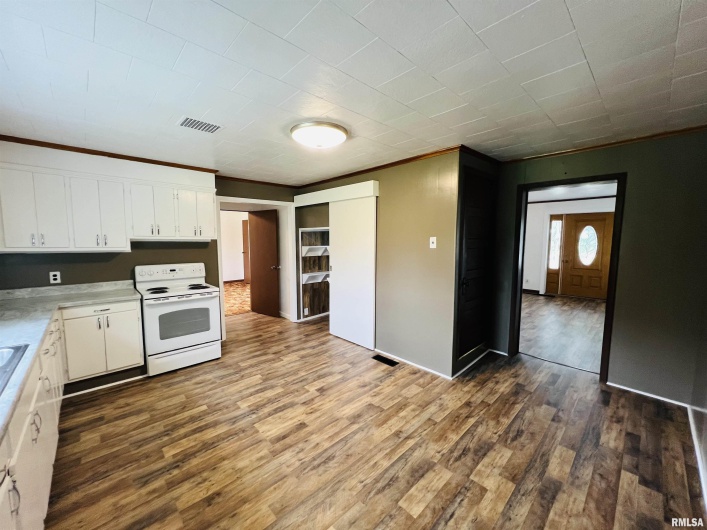 17064 Old Frankfort Road, Johnston City, Illinois 62951, 5 Bedrooms Bedrooms, 0 ,2 BathroomsBathrooms,Residential,For Sale,Old Frankfort,0,RMAEB451336
