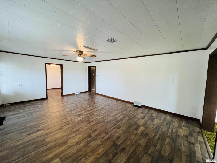 17064 Old Frankfort Road, Johnston City, Illinois 62951, 5 Bedrooms Bedrooms, 0 ,2 BathroomsBathrooms,Residential,For Sale,Old Frankfort,0,RMAEB451336