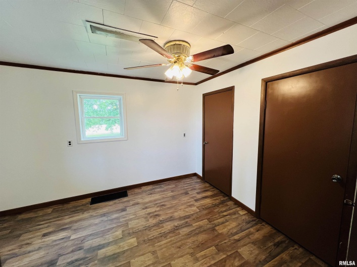 17064 Old Frankfort Road, Johnston City, Illinois 62951, 5 Bedrooms Bedrooms, 0 ,2 BathroomsBathrooms,Residential,For Sale,Old Frankfort,0,RMAEB451336