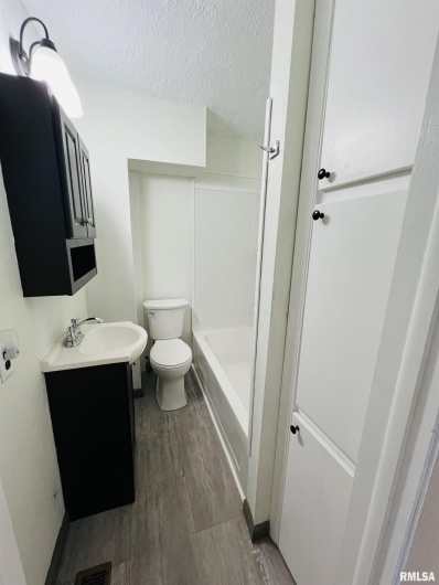 17064 Old Frankfort Road, Johnston City, Illinois 62951, 5 Bedrooms Bedrooms, 0 ,2 BathroomsBathrooms,Residential,For Sale,Old Frankfort,0,RMAEB451336