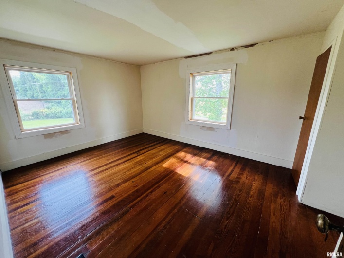 17064 Old Frankfort Road, Johnston City, Illinois 62951, 5 Bedrooms Bedrooms, 0 ,2 BathroomsBathrooms,Residential,For Sale,Old Frankfort,0,RMAEB451336
