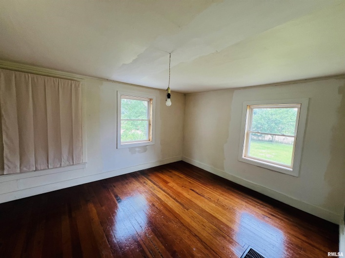 17064 Old Frankfort Road, Johnston City, Illinois 62951, 5 Bedrooms Bedrooms, 0 ,2 BathroomsBathrooms,Residential,For Sale,Old Frankfort,0,RMAEB451336