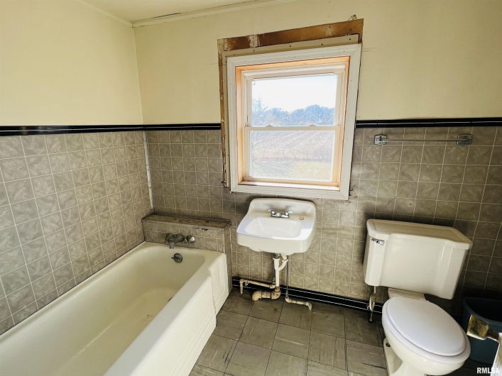 17064 Old Frankfort Road, Johnston City, Illinois 62951, 5 Bedrooms Bedrooms, 0 ,2 BathroomsBathrooms,Residential,For Sale,Old Frankfort,0,RMAEB451336