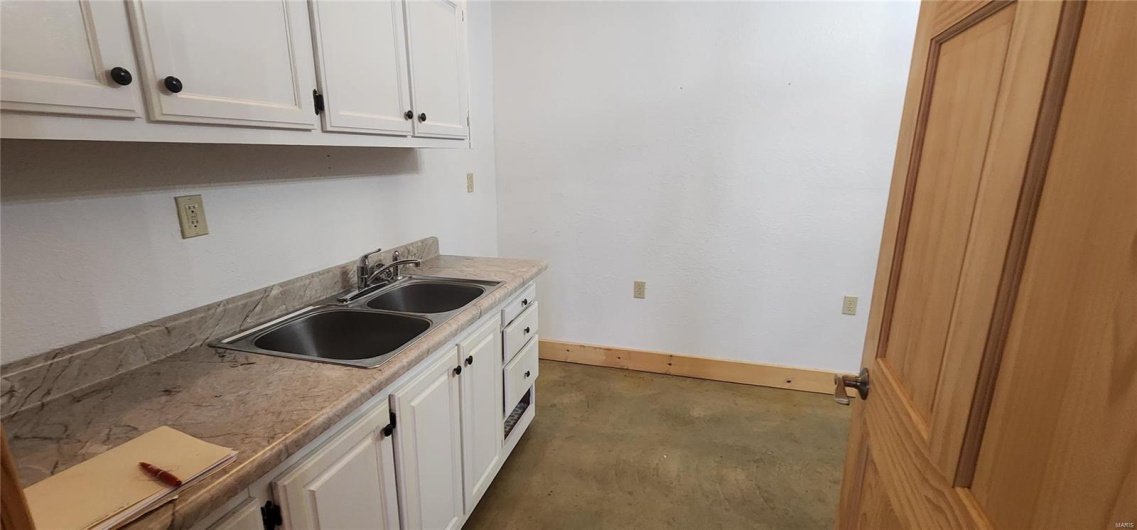 Kitchen/office area