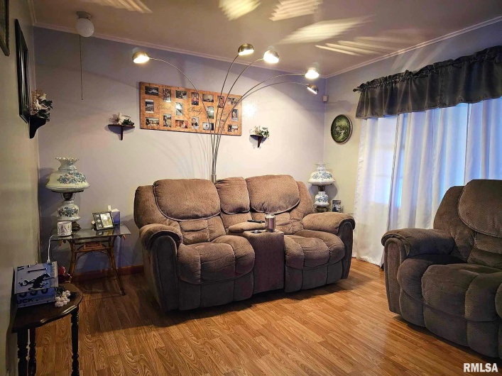 405 4TH Street, Rosiclare, Illinois 62982, 2 Bedrooms Bedrooms, 0 ,1 BathroomBathrooms,Residential,For Sale,4TH,0,RMAEB451826