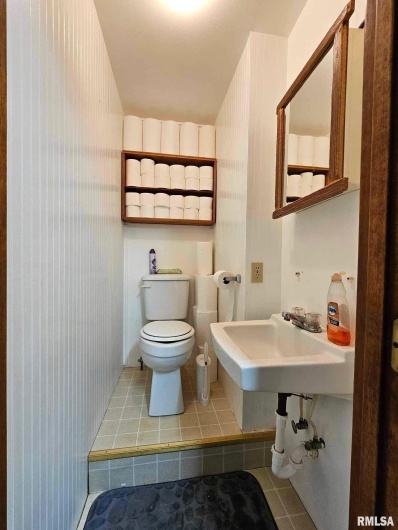 405 4TH Street, Rosiclare, Illinois 62982, 2 Bedrooms Bedrooms, 0 ,1 BathroomBathrooms,Residential,For Sale,4TH,0,RMAEB451826